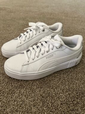 Puma Ladies Smash White Platform Low-Top Sneakers